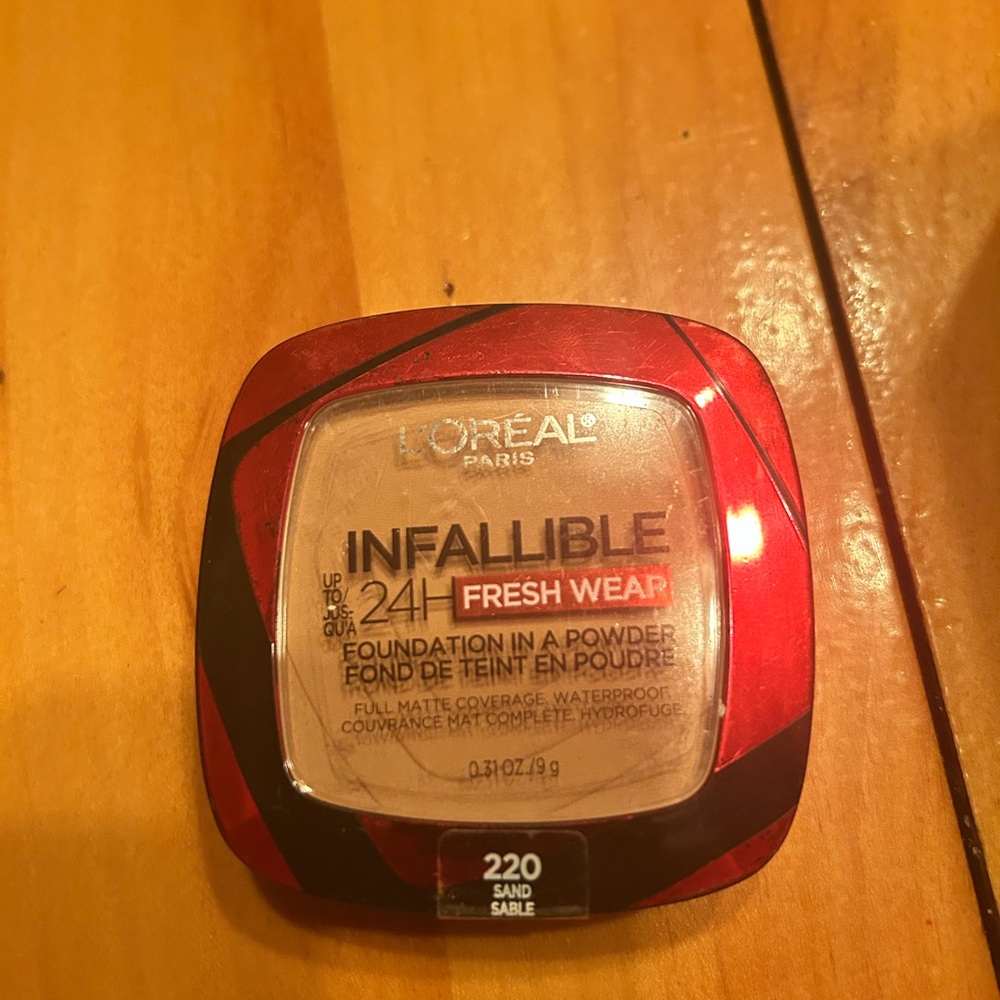 L'Oreal Infallible 24H Fresh Wear Powder Foundation - Sand (Beige/Tan compact)